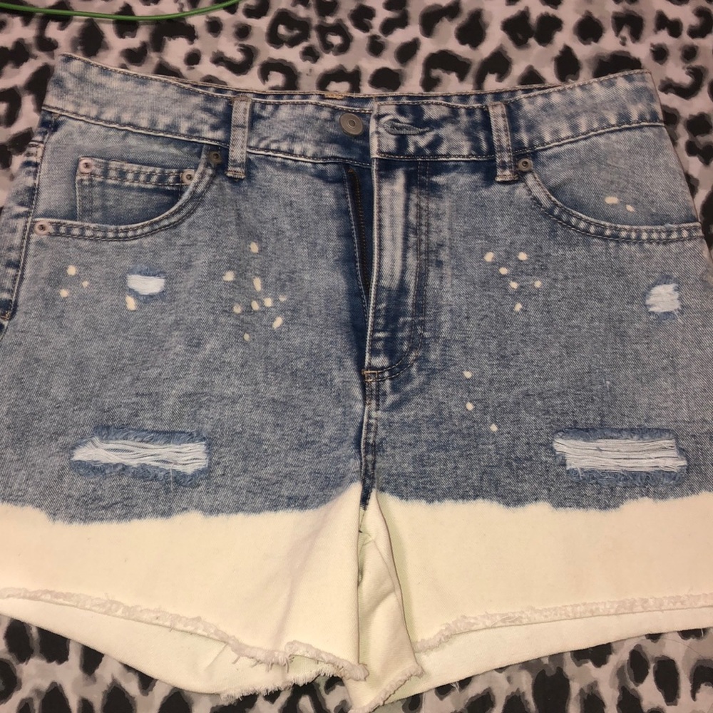 Two-toned jean shorts